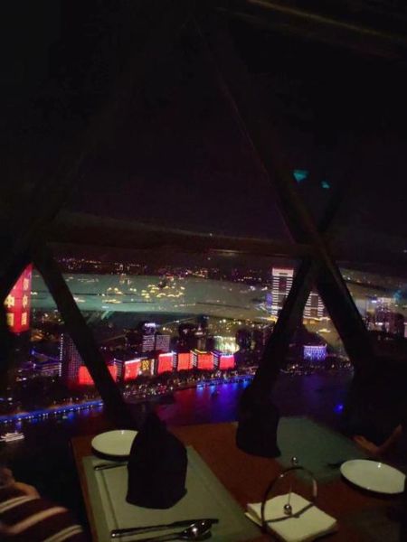 東方明珠旋轉(zhuǎn)餐廳(還是去過情人節(jié))