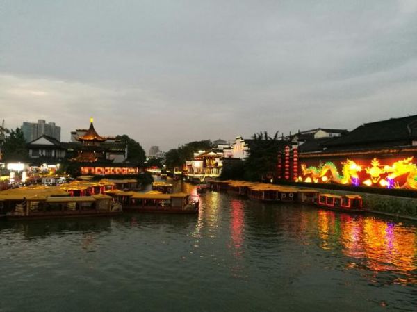 南京哪里好玩( 夫子廟秦淮河美不美)