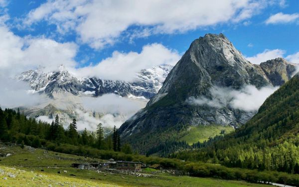 四川四姑娘山圖片( 這些圖片帶你一探究竟)