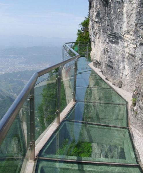 天門(mén)山玻璃棧道(你敢往下看嗎)