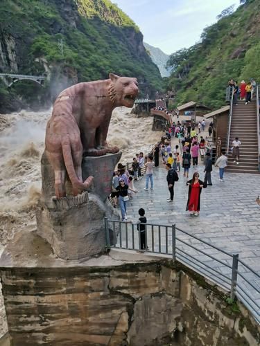 虎跳峽好玩嗎(有什么好玩的項(xiàng)目嗎)