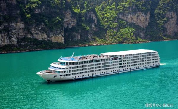 長(zhǎng)江郵輪( 豪華游輪和普通游輪哪個(gè)更值得)