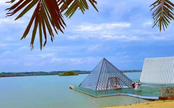 千龍湖生態(tài)旅游度假區(qū)(還有休閑娛樂(lè)項(xiàng)目)