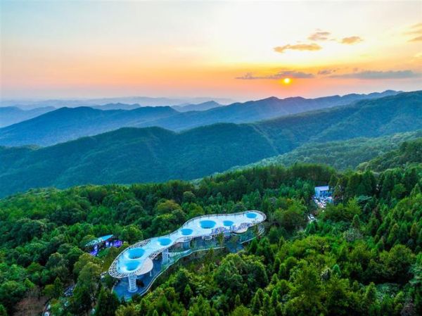 月亮坪旅游度假區(qū)( 去那里住一晚怎么樣)