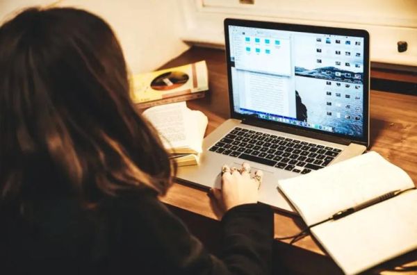 女生英國留學(xué)真實(shí)生活( 除了學(xué)習(xí)還有哪些精彩瞬間)