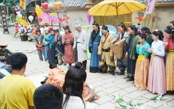 橫店群演的真實(shí)生活(橫店群演的生活到底有多難)