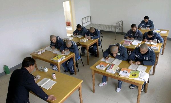 男子監(jiān)獄真實(shí)生活( 里面真的像電影里演的那樣嗎)