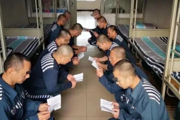 監(jiān)獄真實(shí)生活( 犯人們之間是如何相處和互動(dòng)的)