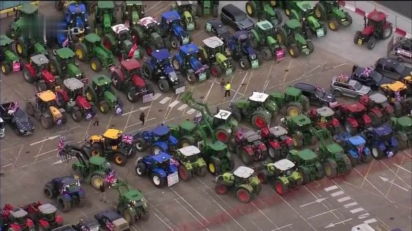 英國農(nóng)村真實(shí)生活( 農(nóng)民們?nèi)绾螒?yīng)對現(xiàn)代農(nóng)業(yè)的挑戰(zhàn))